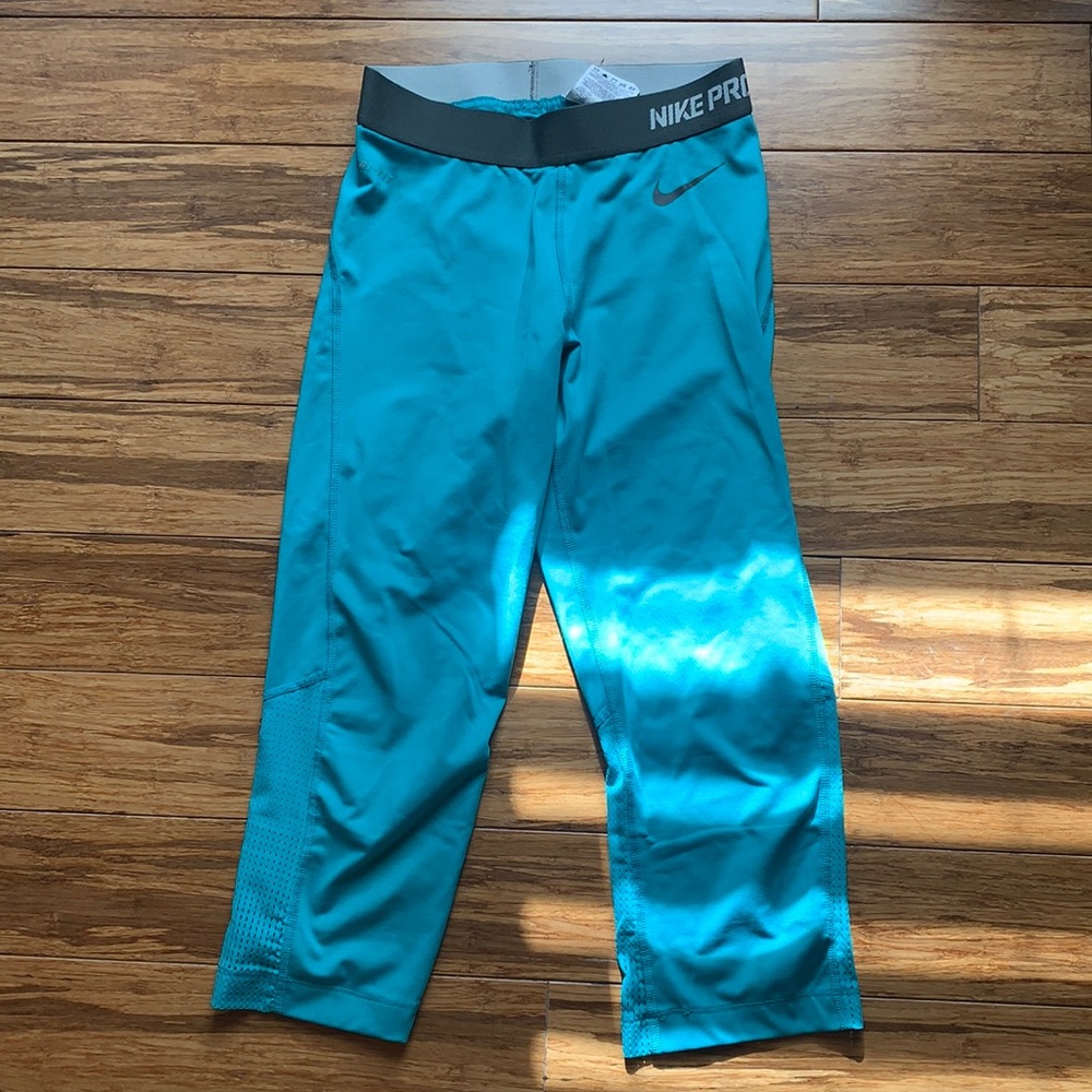 Nike pro cropped leggings